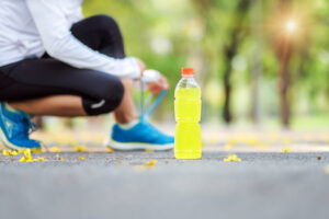 Does gatorade have caffeine? And, are sports drink good for runners?